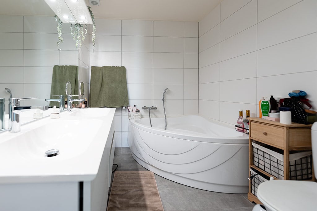 salle de bain 2 vasques, baignoire et WC